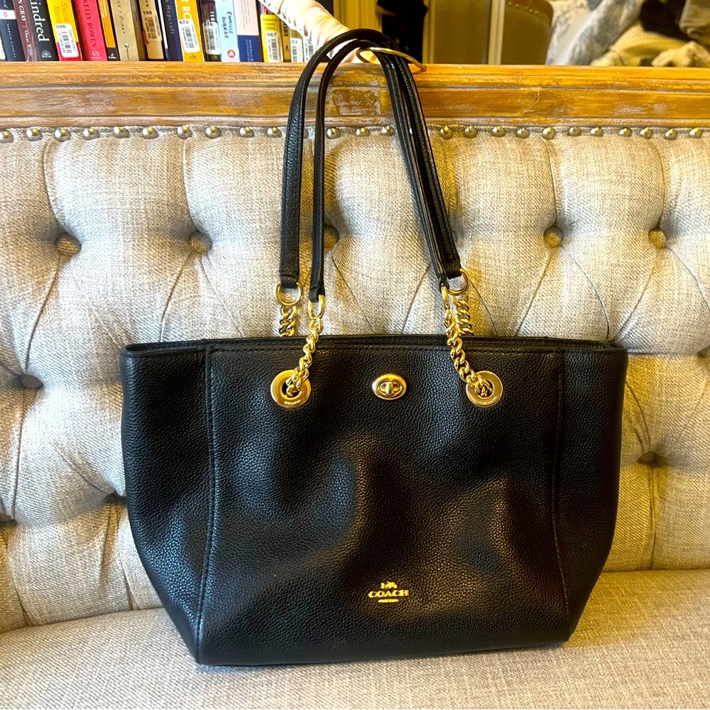 Beautiful Leather Coach Shoulder Handbag